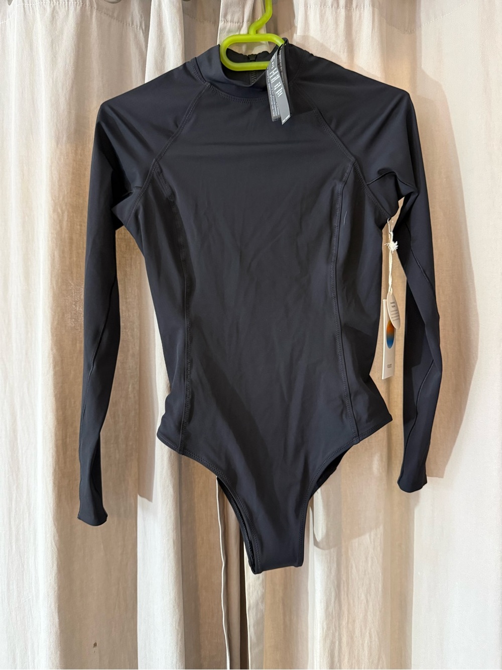 Vuori Long Sleeve Crush Paddle Suit, size small - Picture 4 of 7